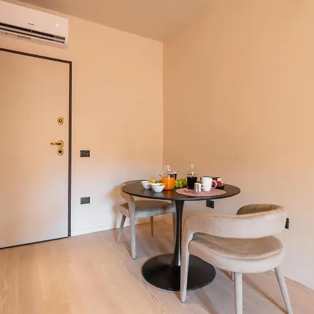 Este-oeste - Eleganza E Modernita Nel Centro Storico Appartement